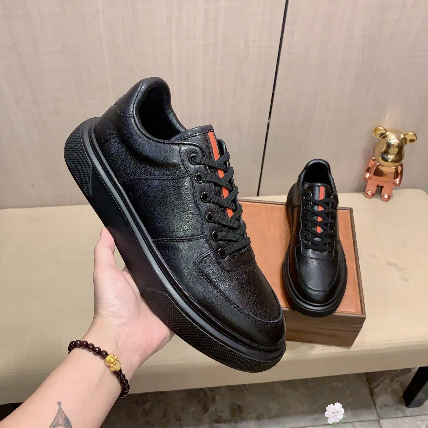 Men's men's shoes💰460💰💰🎩🎩[Lightning][Lightning] "PRADA*" The latest and most popular casual shoes, top brand [seduce] luxury ~ purchasing agency, top ~ quality. [Strong] The upper is made of imported breathable cowhide with material ➕ breathable sheepskin feet (•) and fine workmanship. The original stylish and stylish soft rubber wear-resistant and non-slip outsole is light and comfortable on the feet. The real thing looks better when photographed in person. 0128: Size: 38-44, 45 sizes can be customized, black, white